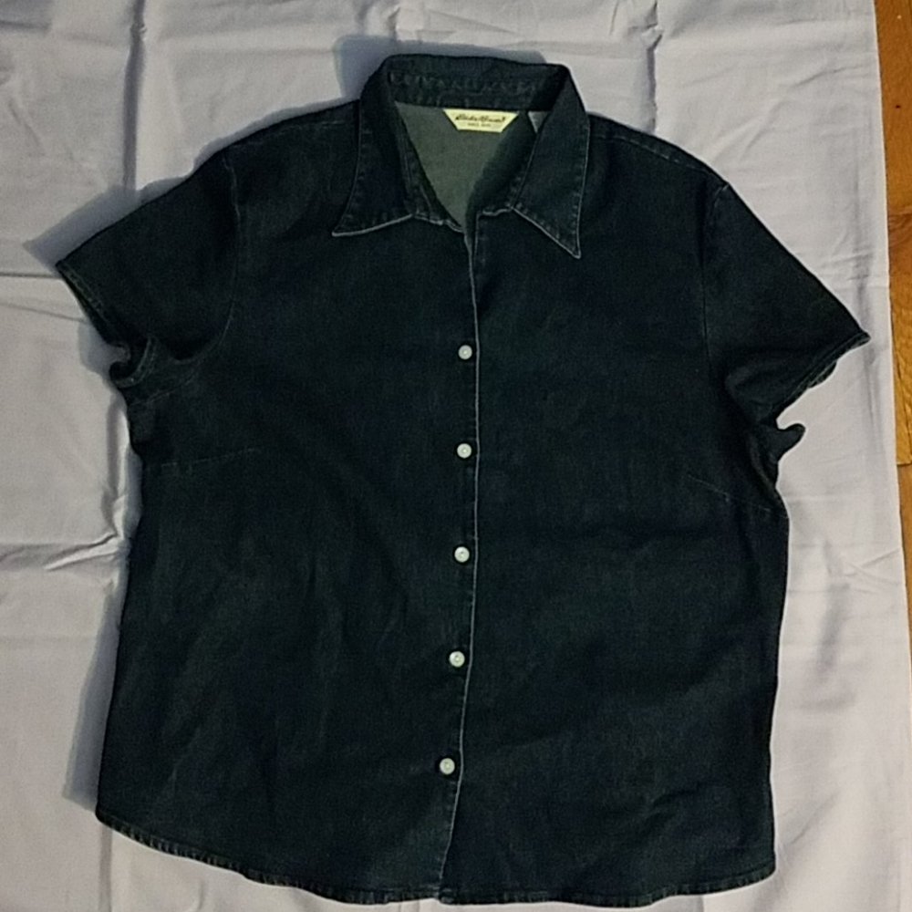 Ladies Eddie Bauer Size L Demi button shirt